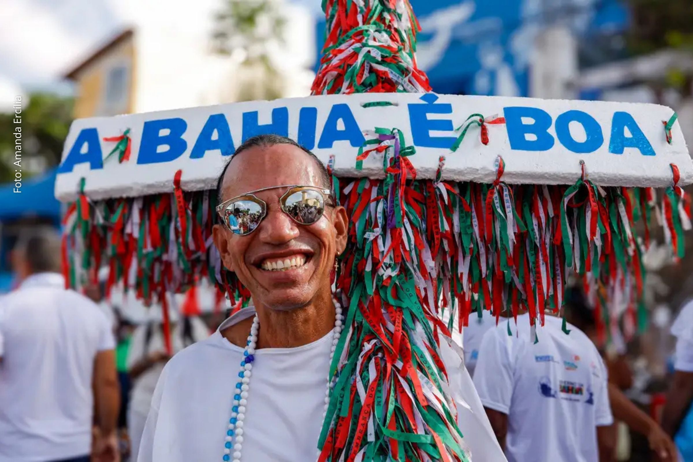 Festa de Iemanjá reúne multidão no Rio Vermelho, em Salvador, com celebrações religiosas, oferendas no mar e presença de autoridades