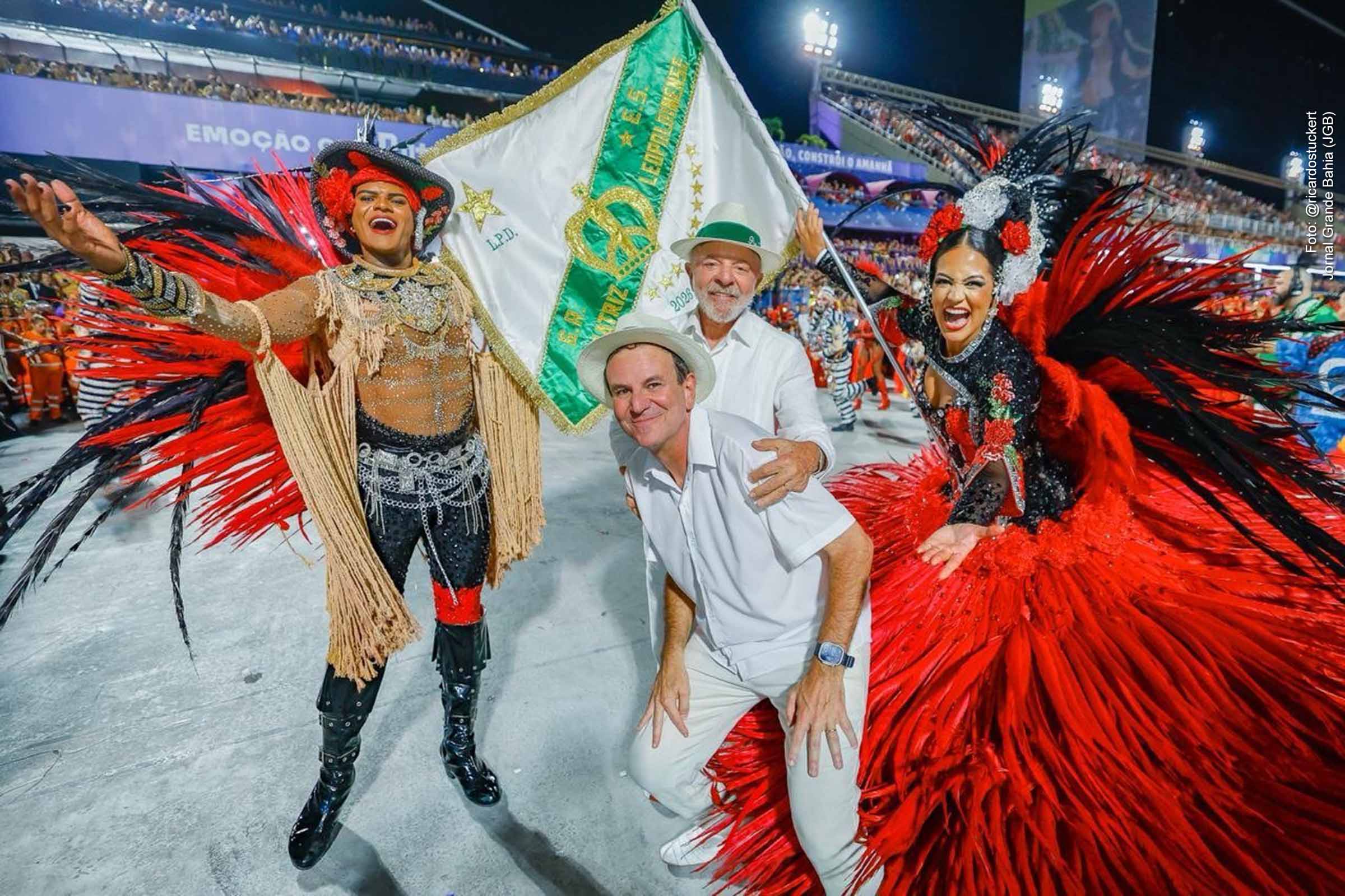 O PT negou irregularidades no desfile da Acadêmicos de Niterói que homenageou o presidente Lula, afirmando que a apresentação ocorreu de forma autônoma e sem propaganda eleitoral antecipada. A oposição promete recorrer novamente ao TSE, enquanto o partido sustenta que a manifestação está protegida pela liberdade artística e pela legislação eleitoral, que exige pedido explícito de voto para configurar irregularidade.