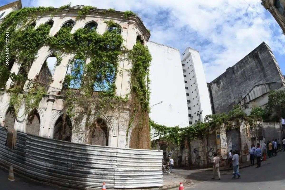 Medida busca integrar desenvolvimento turístico, preservação histórica e projetos habitacionais na região do Comércio.