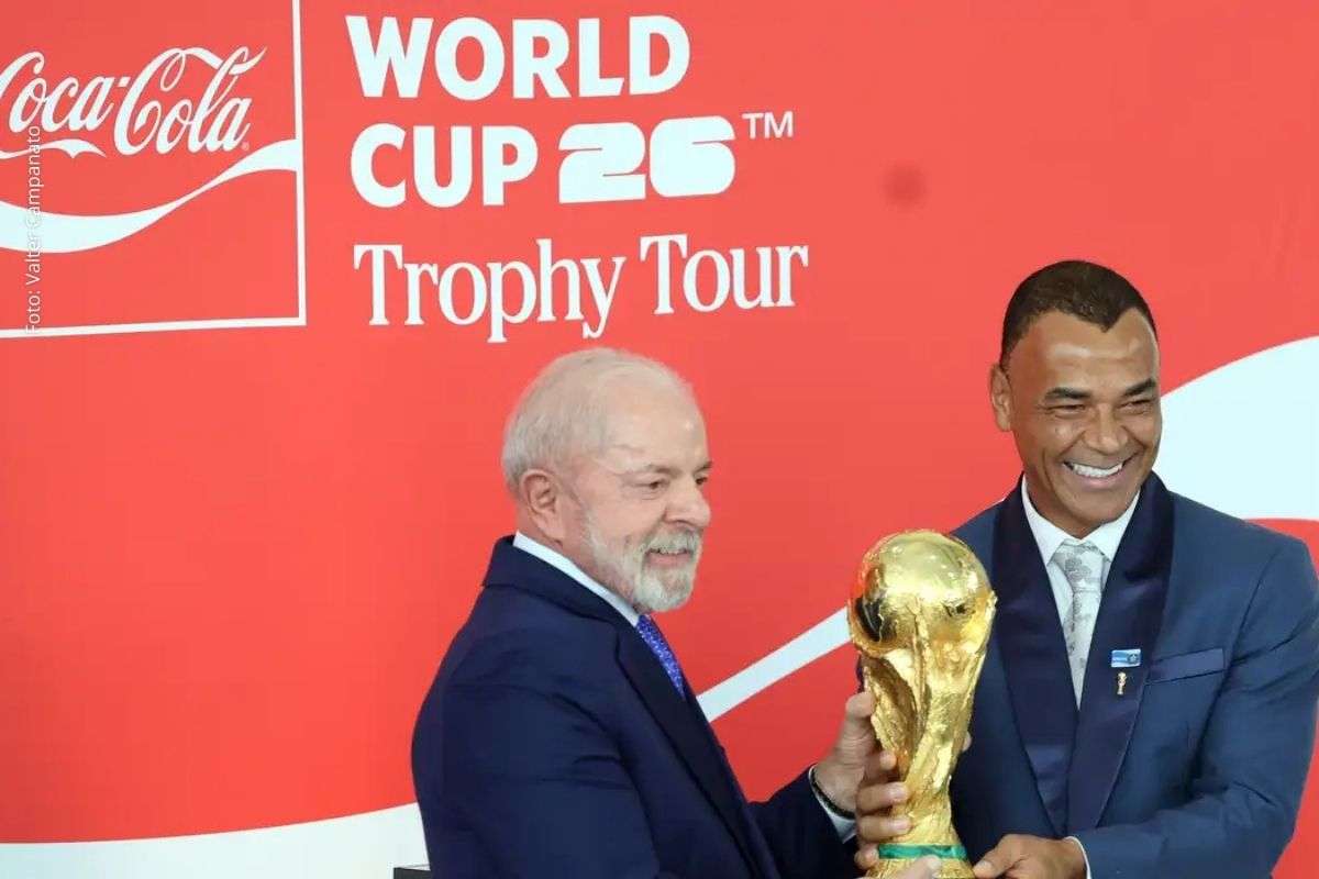 Presidente participou do Tour da Taça em Brasília e pediu reconhecimento profissional às jogadoras brasileiras.