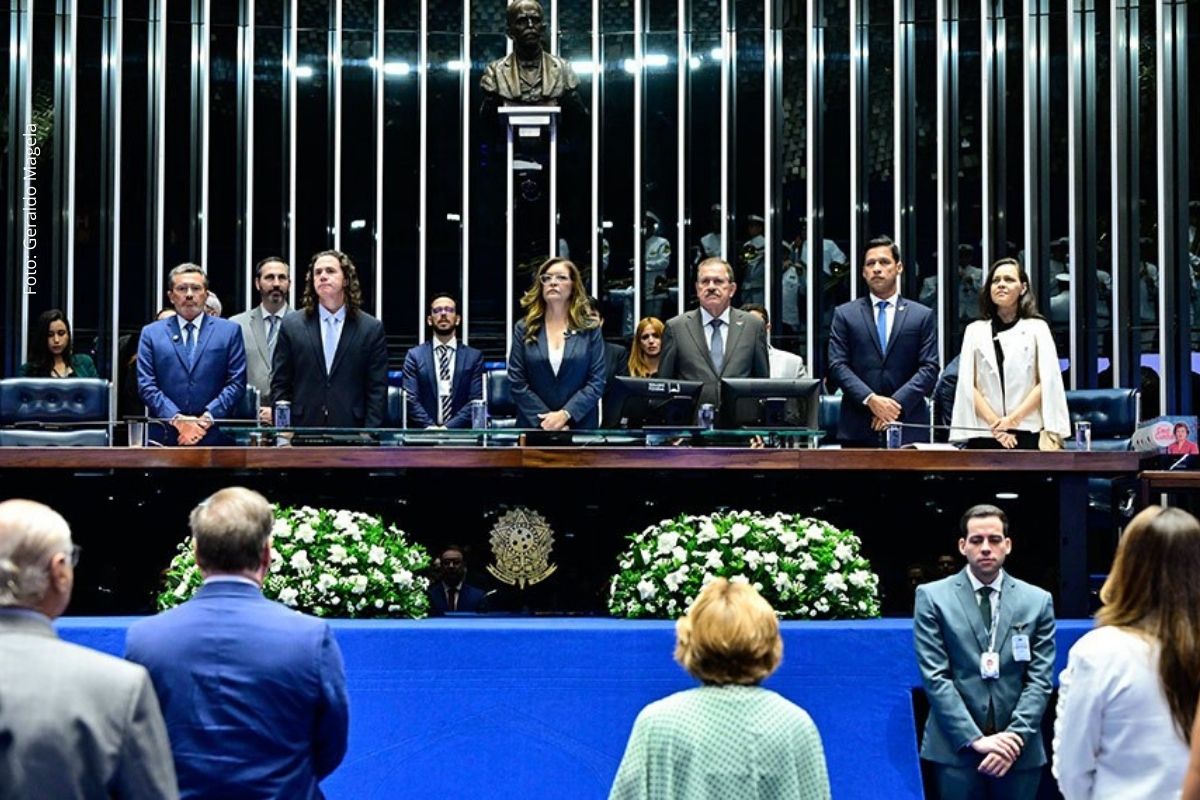 Premiação reconhece trajetórias no Legislativo e Executivo e marca 94 anos do voto feminino no Brasil.