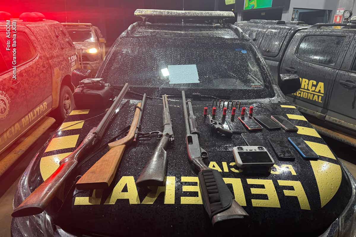 Operação integrada das forças de segurança em Prado, no extremo sul da Bahia, resultou na detenção de cinco suspeitos e na apreensão de armas usadas em ataque contra turistas.