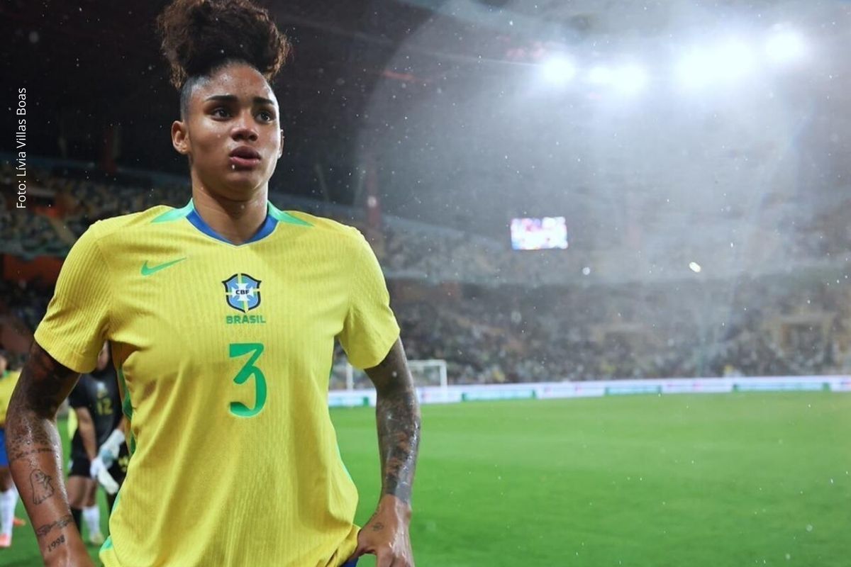 Zagueira de 22 anos acumula títulos por clubes e seleção e mantém preparação para o Mundial que será disputado no Brasil.