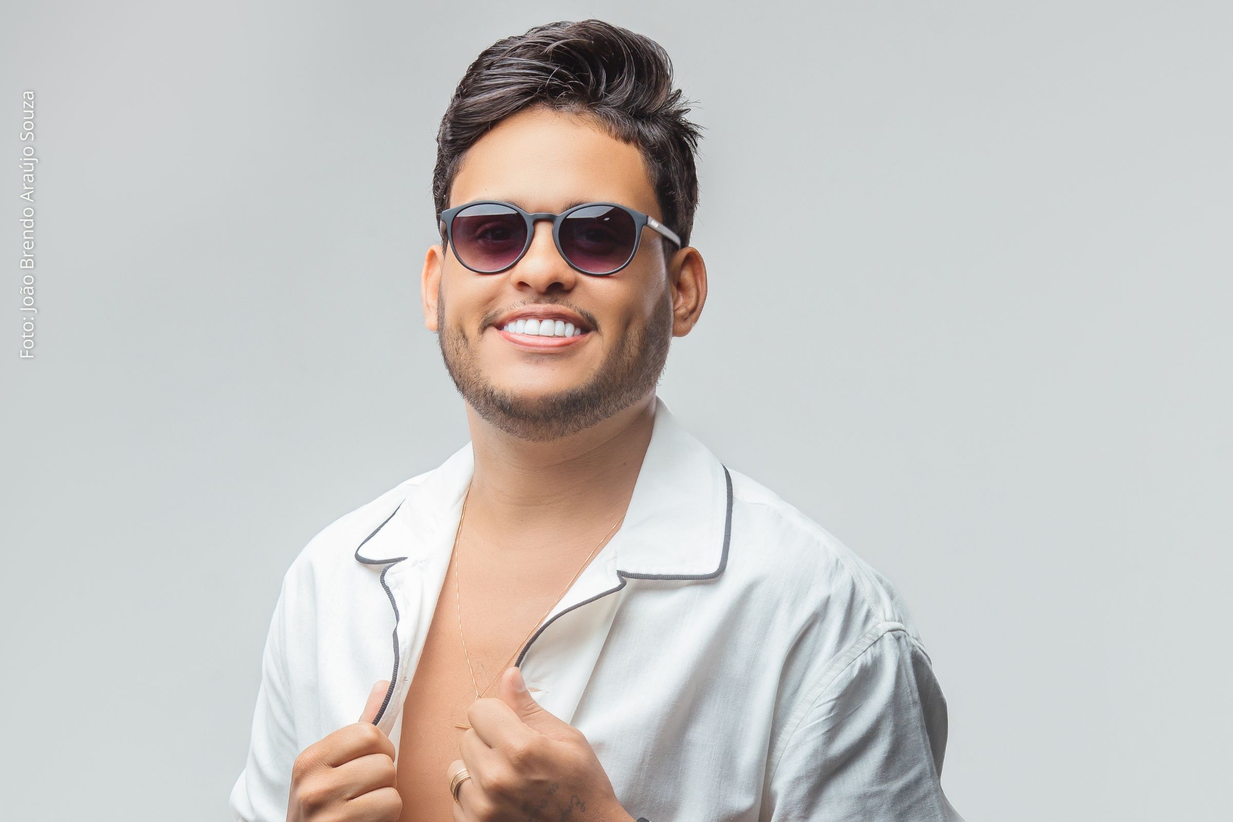 Thiago Aquino relança “Fiel a Rapariga” com videoclipe atualizado, registra milhões de streams e amplia engajamento nas plataformas digitais