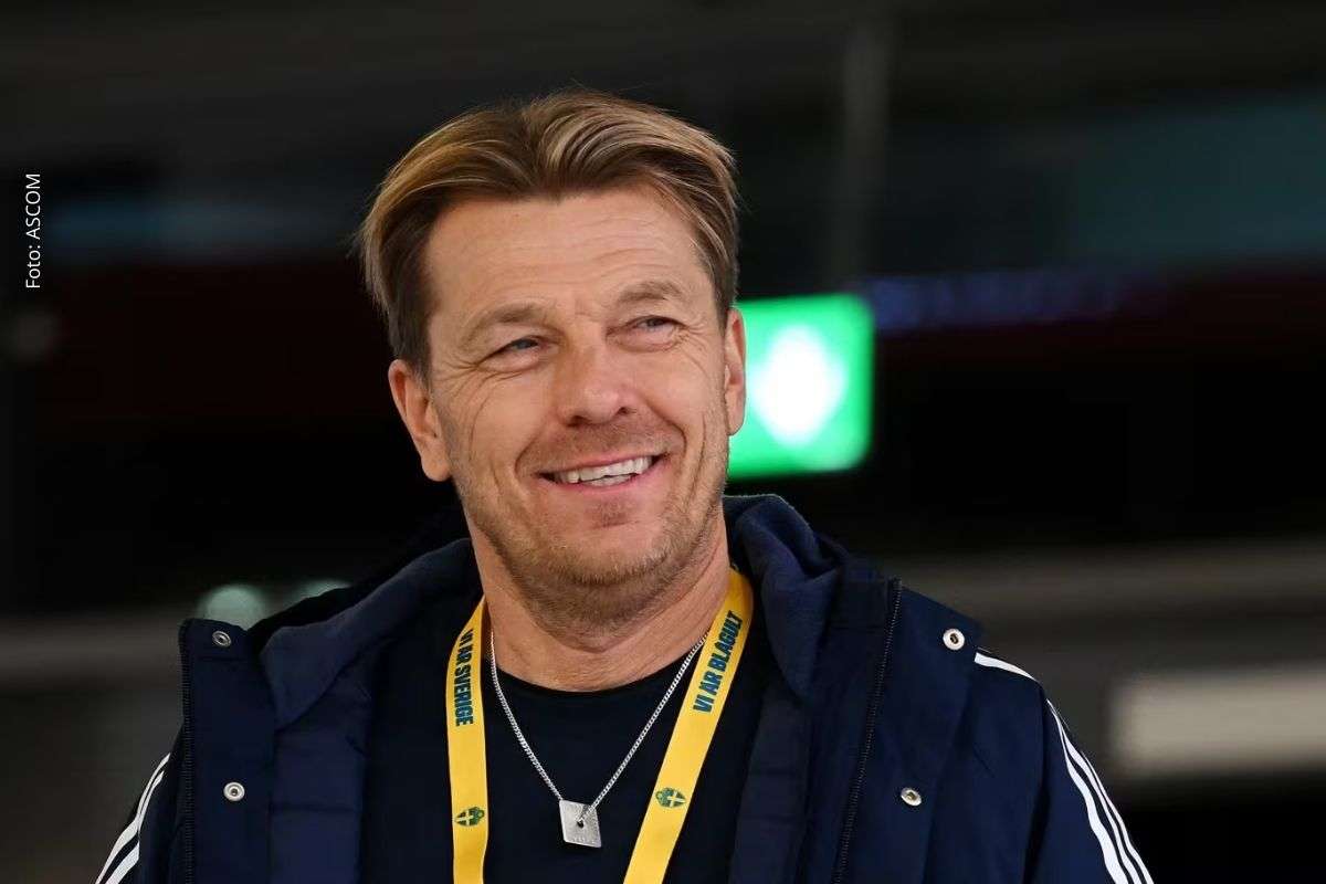 Treinador com passagens por Estados Unidos e Austrália inicia ciclo visando o Mundial de 2027 e destaca união, força física e renovação do elenco sueco.