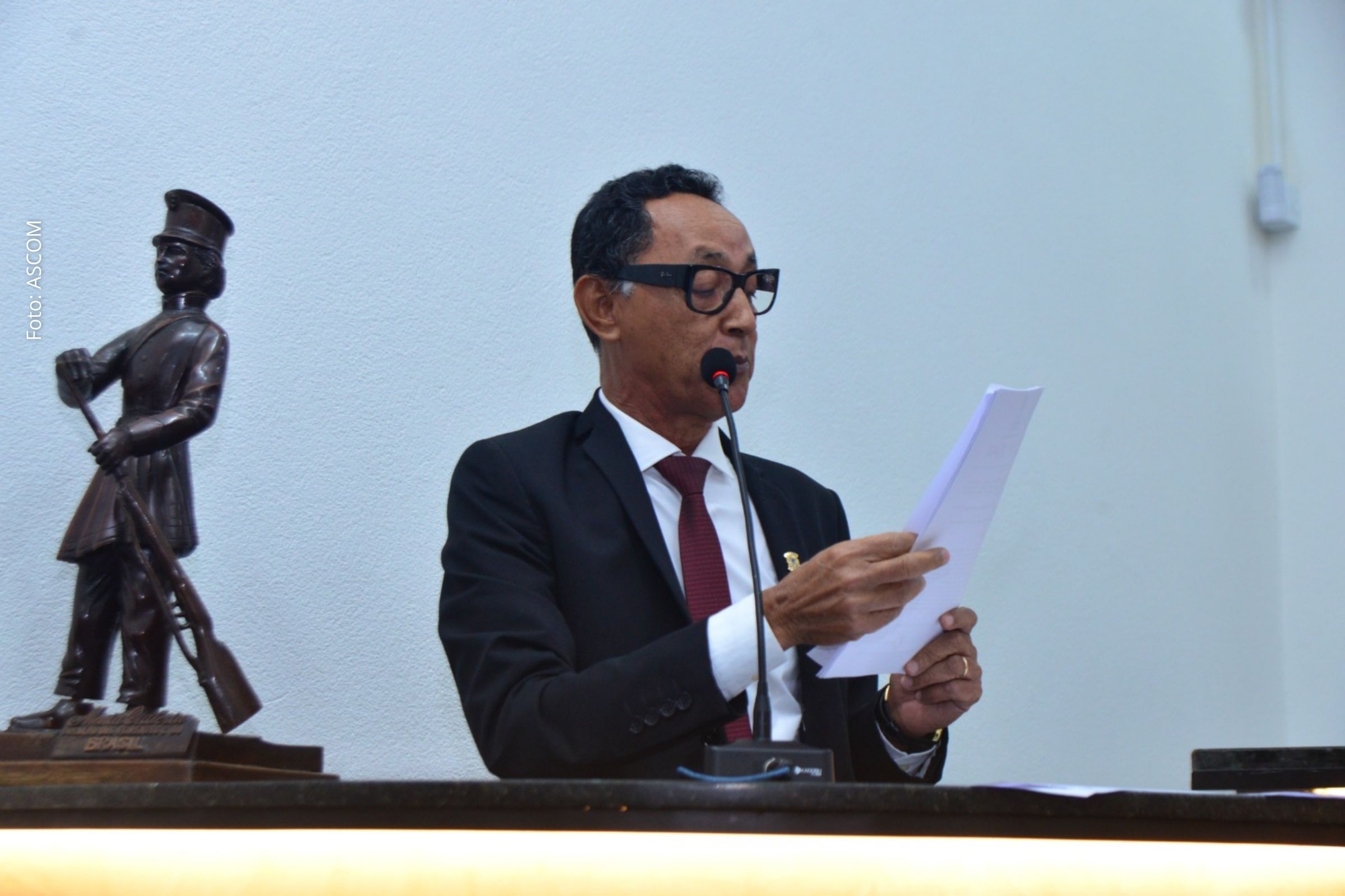 Indicações pedem contenção de esgoto a céu aberto, asfaltamento de vias e ampliação do sistema pluvial para reduzir alagamentos e riscos à saúde pública.