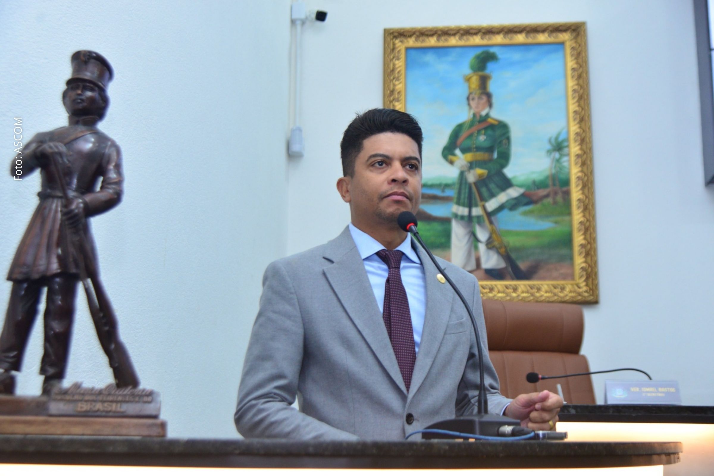 Parlamentar cita decisão do STF, aponta descumprimento da lei municipal e estuda anistia a consumidores.