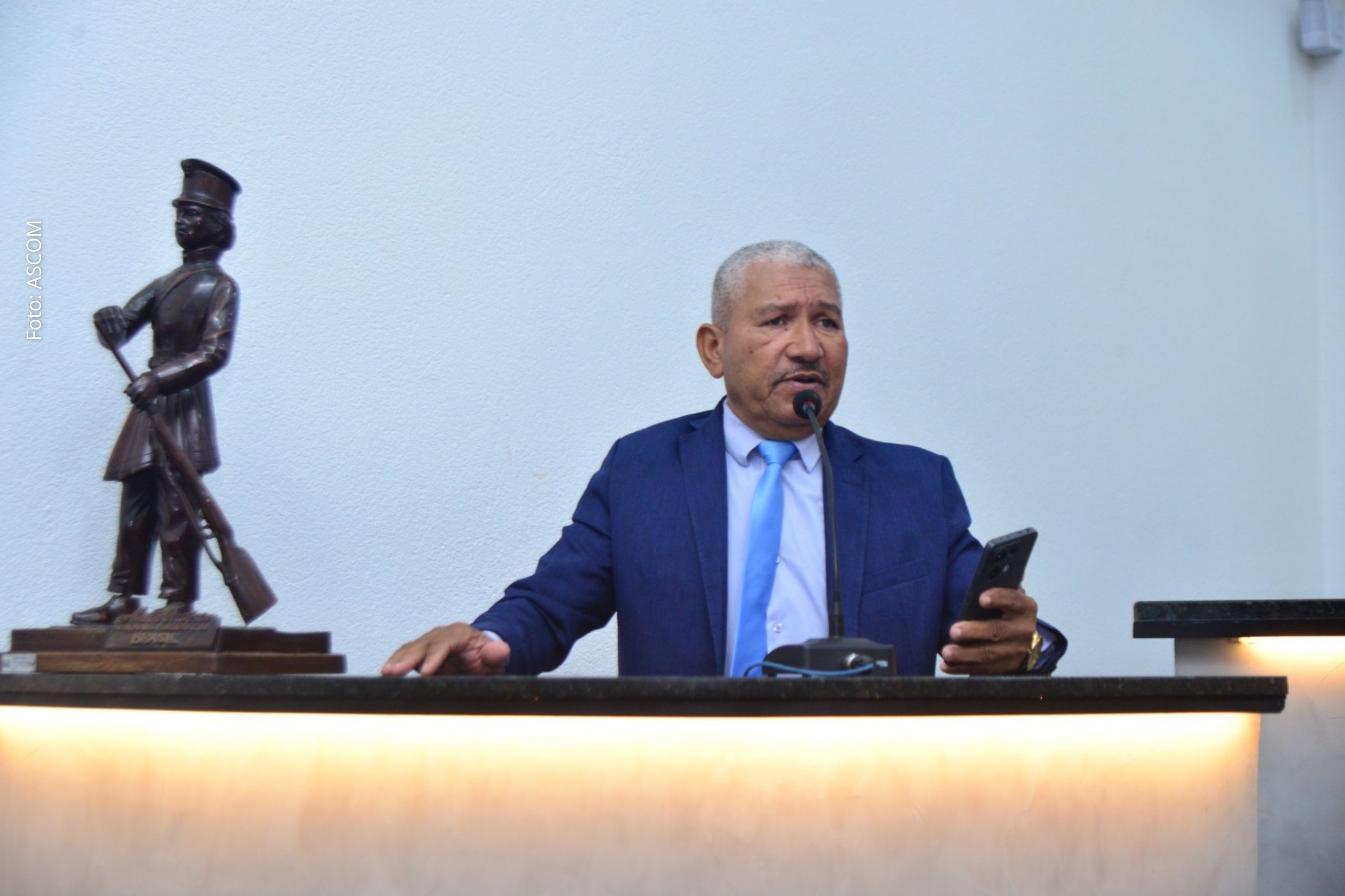 Vereador cobra fiscalização na rodovia, anuncia pavimentação, drenagem e equipamentos esportivos e destaca evento cultural no distrito.