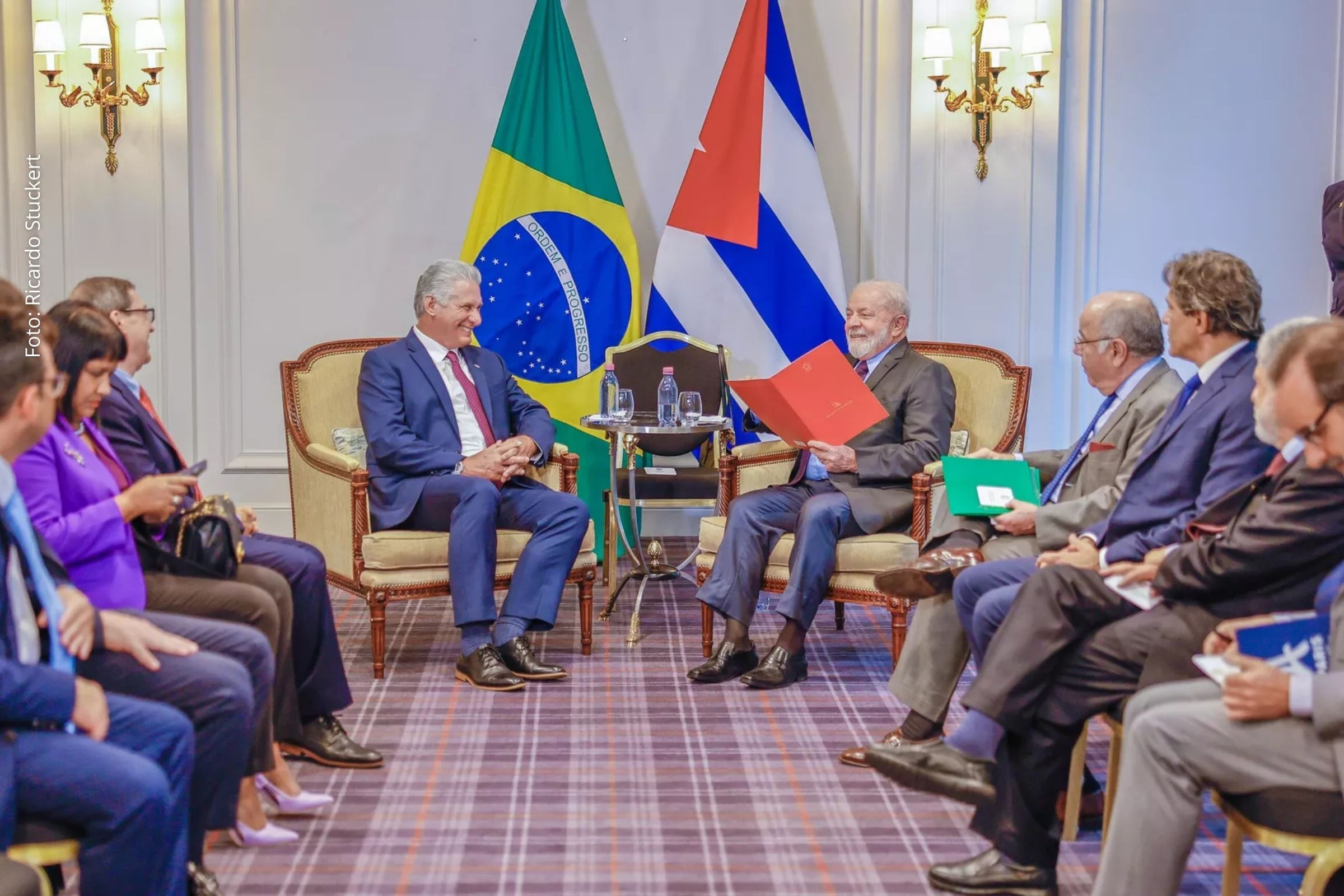 Escassez de combustível em Havana mobiliza México, Rússia e China, enquanto governo brasileiro mantém posicionamento retórico.