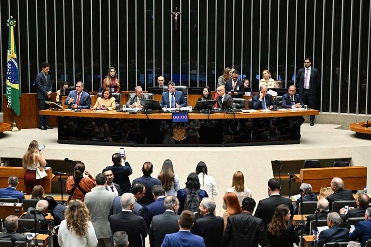 Documento apresentado na terça-feira (24/03/2026) reúne 135 propostas e define prioridades em trabalho, comércio exterior e infraestrutura.