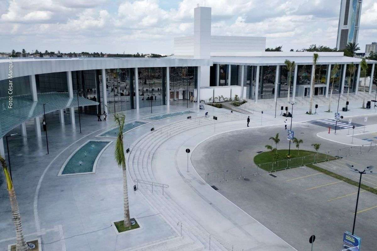 Agenda cultural no Centro de Convenções inclui apresentações musicais, espetáculo teatral e encontros com o público entre 08 e 22 de março.