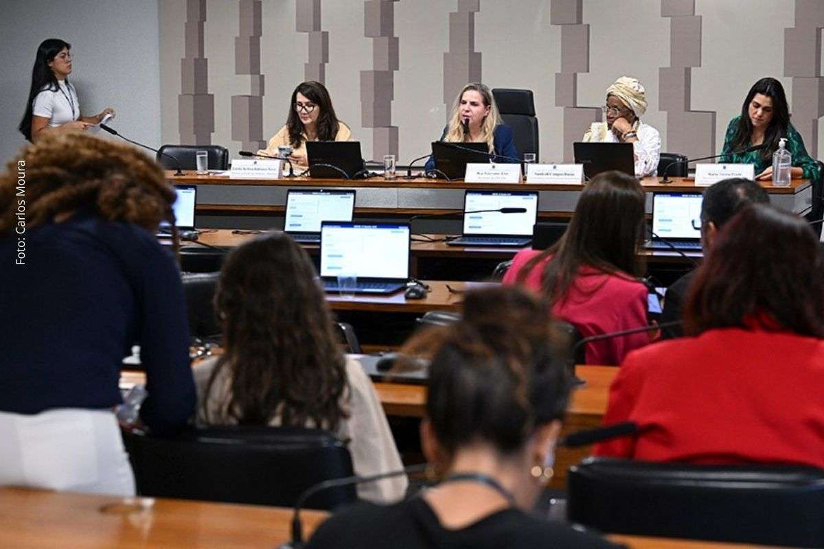 Dados apresentados em comissão do Congresso indicam que 62,6% das vítimas eram mulheres negras e 66,3% dos crimes ocorreram dentro de casa.