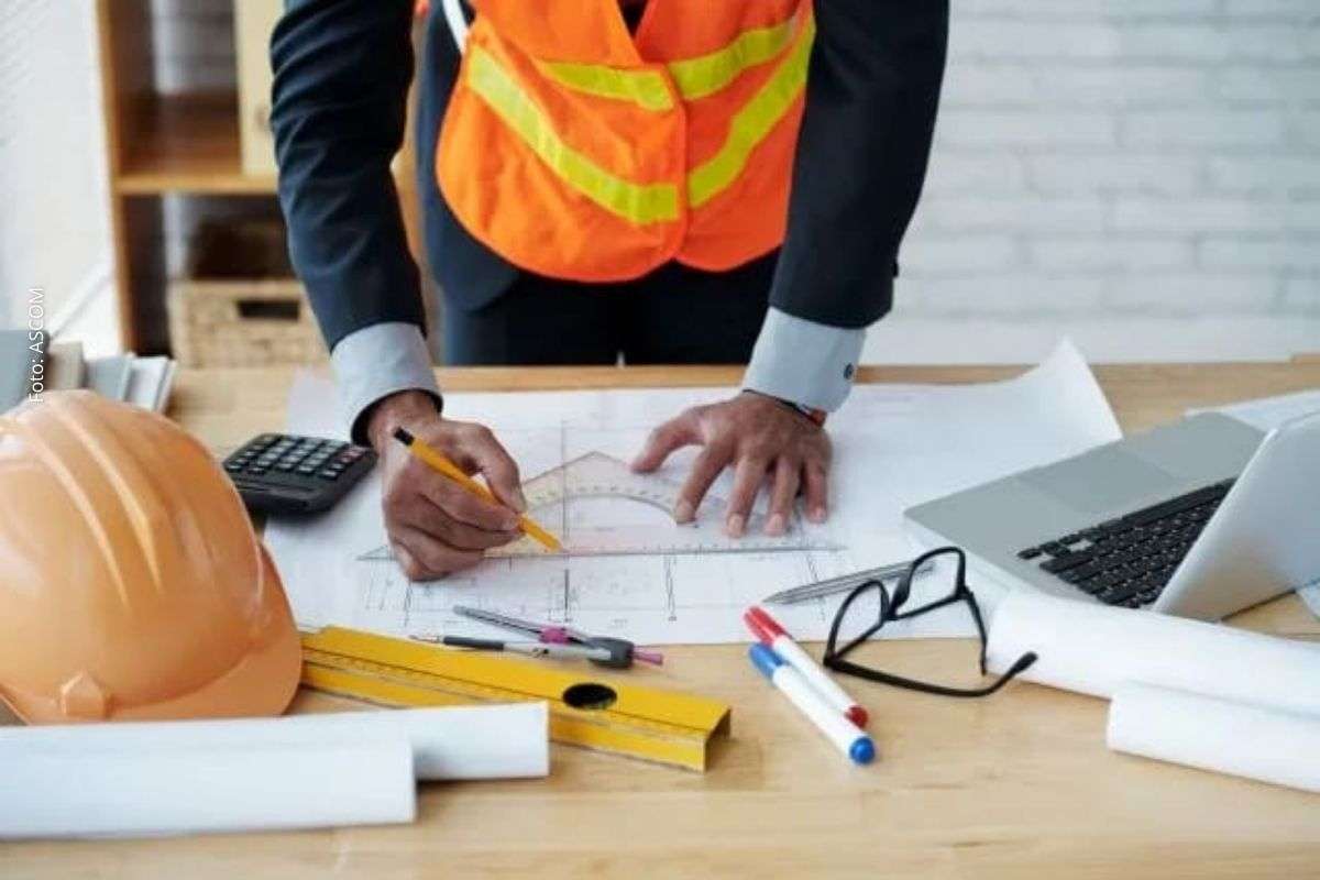 Vereadores relatam atrasos na liberação de documentos e apontam impactos na construção civil e na regularização de imóveis no município.