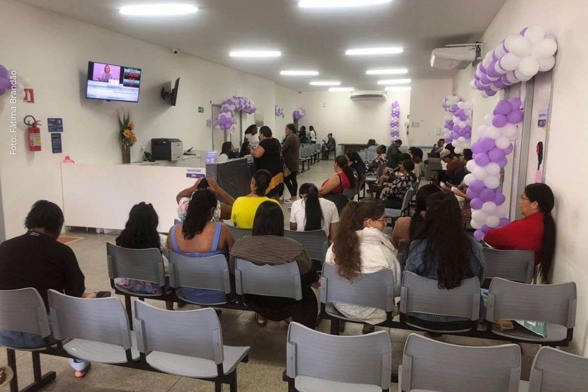 Ações incluem consultas, mamografias, ultrassonografias, marcação presencial e atividades educativas em unidades especializadas da rede municipal.