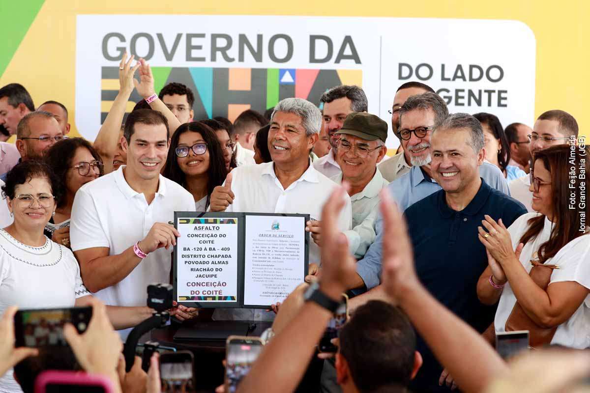 O governo da Bahia autorizou, em 20/03/2026, o início de obras de pavimentação na BA-411 e em quatro trechos da BA-120, em Conceição do Coité, com investimento total de R$ 48,8 milhões e mais de 50 quilômetros de extensão. As intervenções buscam melhorar a mobilidade, reforçar o escoamento da produção, ampliar a segurança viária e integrar distritos e povoados do Território do Sisal.