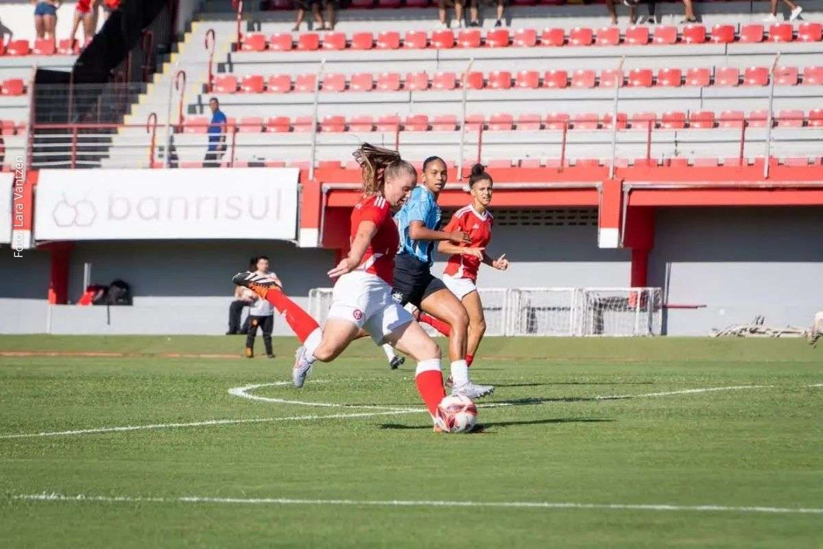 Clássico entre Internacional e Grêmio marcou início da segunda rodada do campeonato nacional da categoria sub-20.