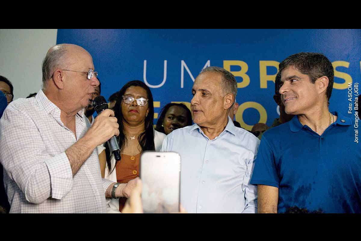O prefeito José Ronaldo, o pré-candidato a deputado federal Zé Chico e o pré-candidato ao governo da Bahia, ACM Neto, participam de evento político do União Brasil em Feira de Santana, ao lado de lideranças partidárias e apoiadores. O encontro integrou a agenda de articulação e organização da base política do grupo com vistas ao ciclo eleitoral de 2026.