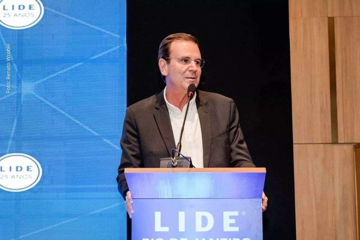 Prefeito confirma vice do MDB, fala em “contraponto” político e detalha medidas na segurança pública e transporte.