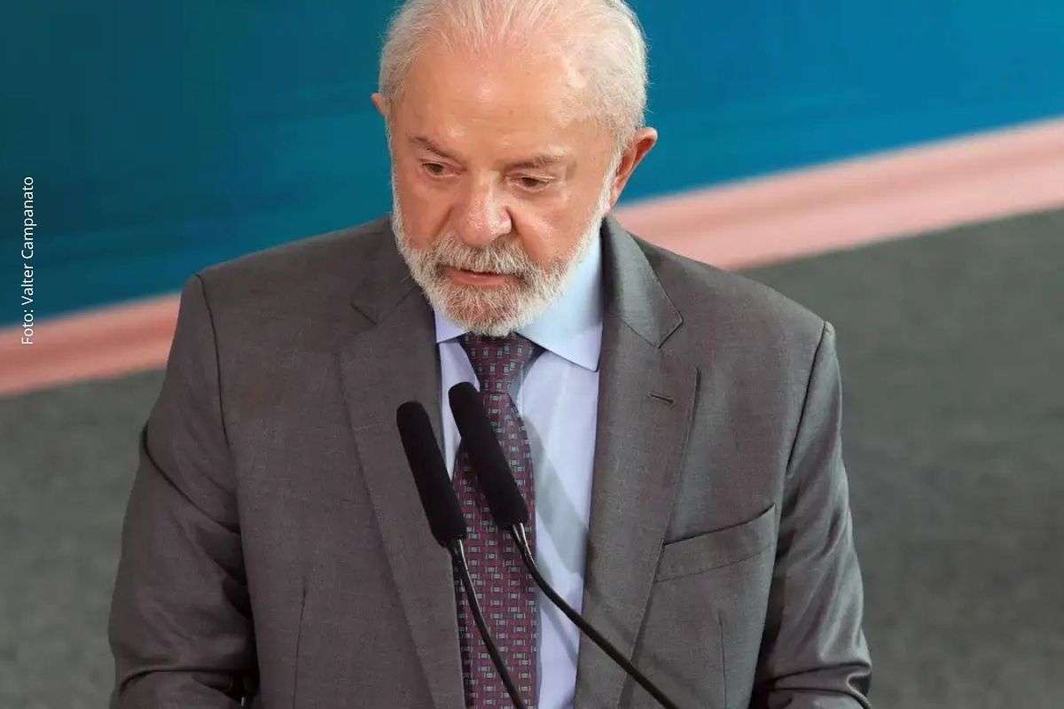 Presidente brasileiro defende soberania, questiona intervenções internacionais e propõe maior representação global.