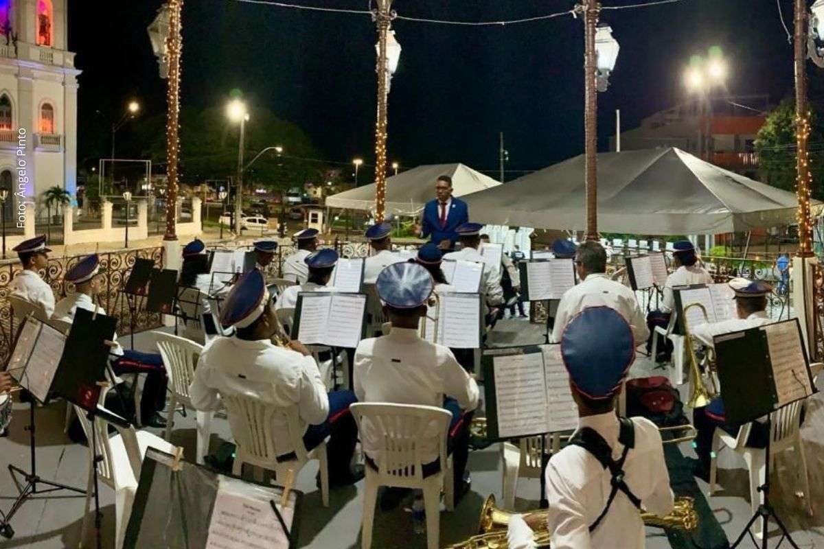 Apresentação reuniu filarmônicas históricas, público na praça e ação solidária para famílias afetadas por enchentes em Cachoeira.