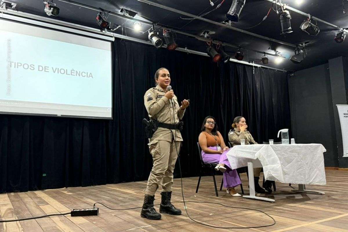 Atividade educativa integrou programação alusiva ao Dia Internacional da Mulher e reuniu orientações sobre tipos de violência e rede de proteção.
