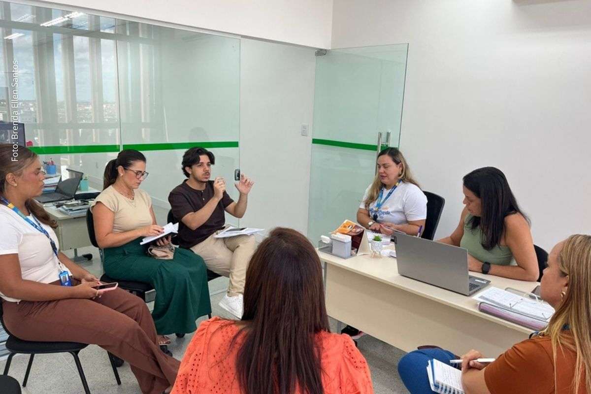 Reunião discutiu programas de formação docente, parcerias universitárias e iniciativas de inclusão para estudantes com necessidades especiais.