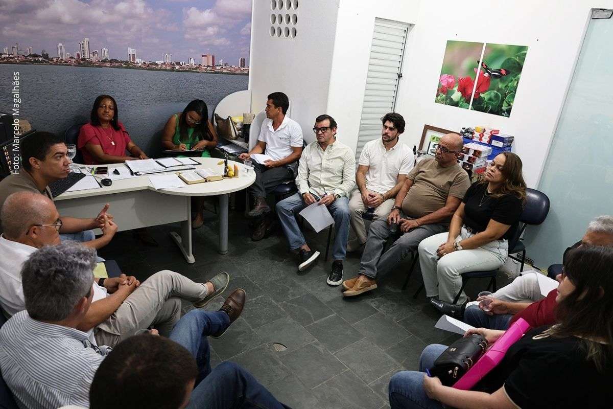 Reunião com empresários do setor publicitário aborda combate à poluição visual e cumprimento do Decreto Municipal nº 13.746.