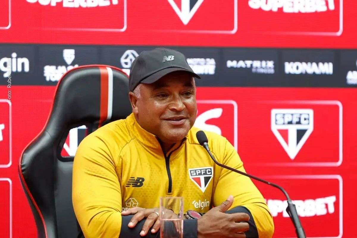 Treinador assume o comando do clube paulista e já inicia preparação para estreia contra a Chapecoense.