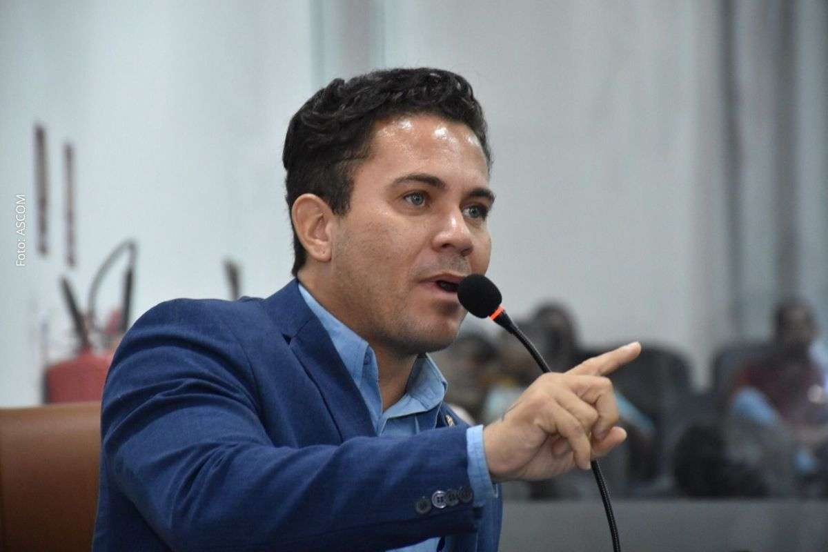 Parlamentar relata reclamações sobre dificuldade de agendamento e pede ao Governo do Estado mais pontos de atendimento para emissão do documento.
