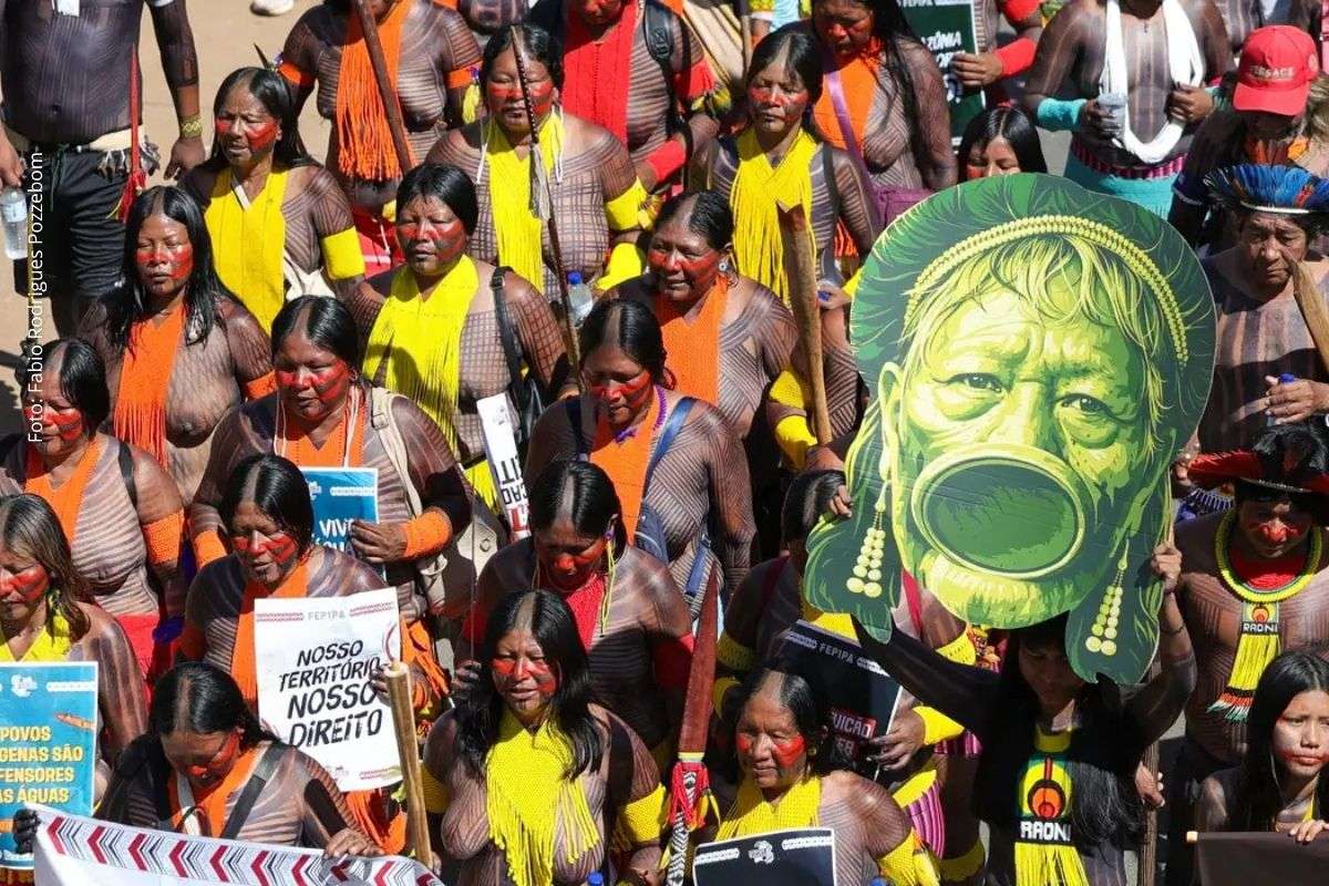 Carta do Acampamento Terra Livre 2026 critica Legislativo, aponta omissão do Estado e reúne milhares em Brasília.