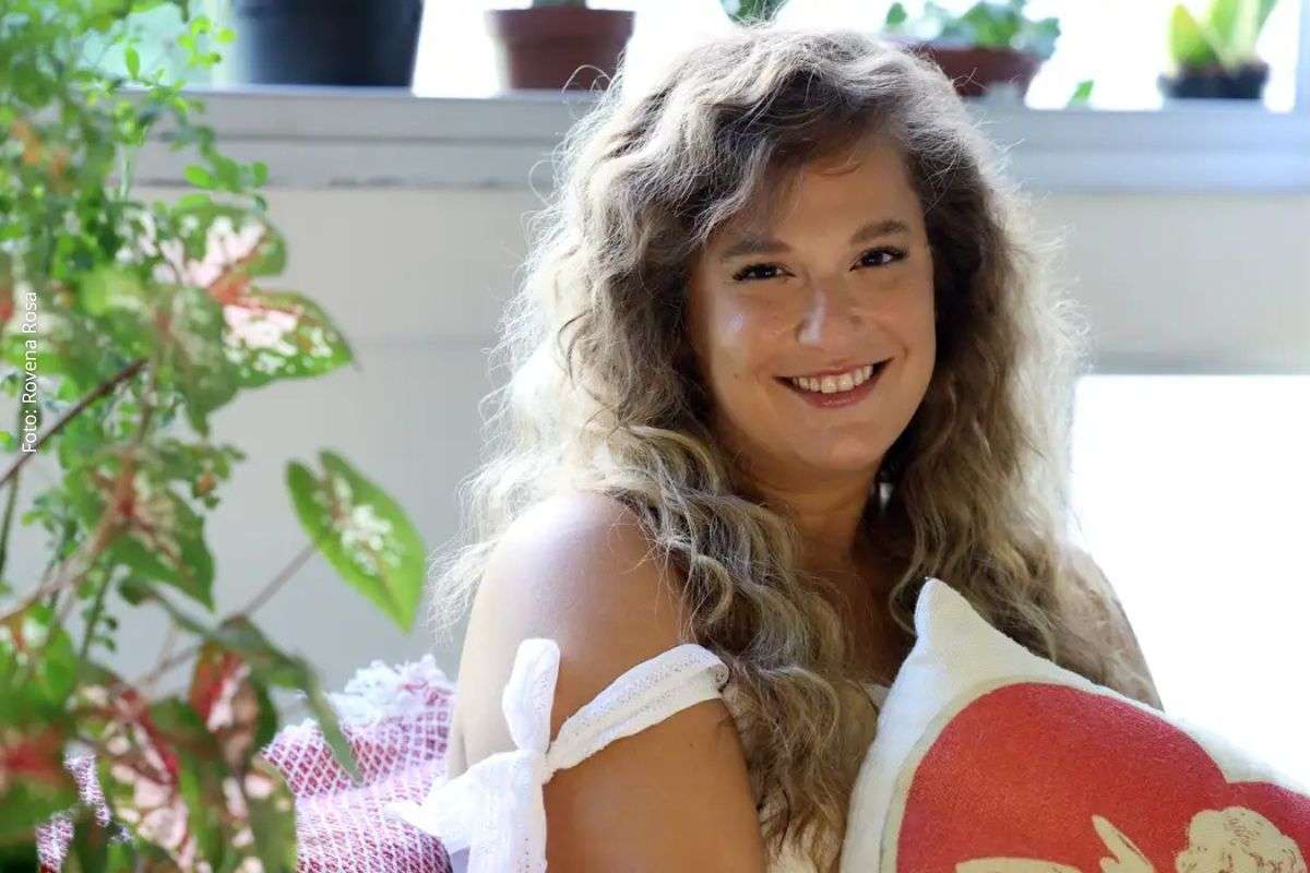 Cantora apresenta projeto “Caymmi” com foco em aproximar obra do compositor de novas gerações.