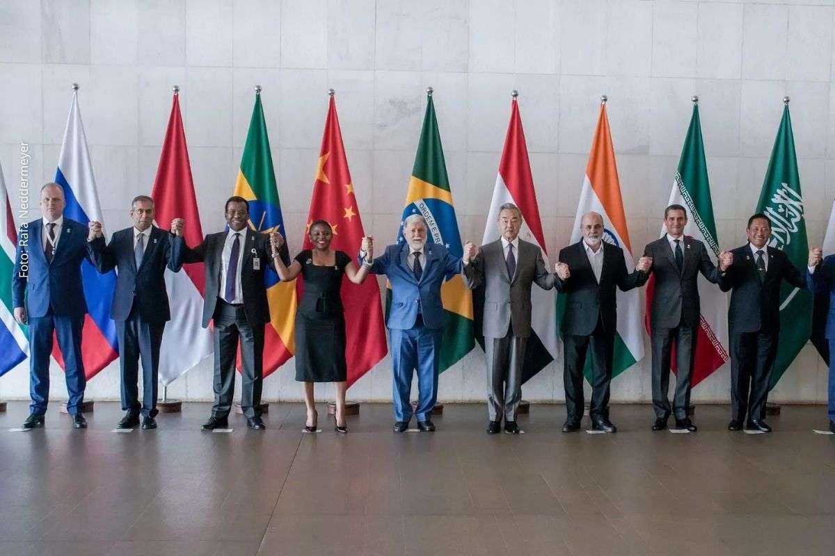 Bloco amplia transações em moedas nacionais e fortalece instrumentos como o Novo Banco de Desenvolvimento.