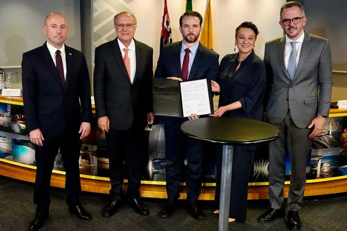 Operação integra PPP do primeiro túnel imerso da América Latina e prevê investimento total de R$ 6,8 bilhões.