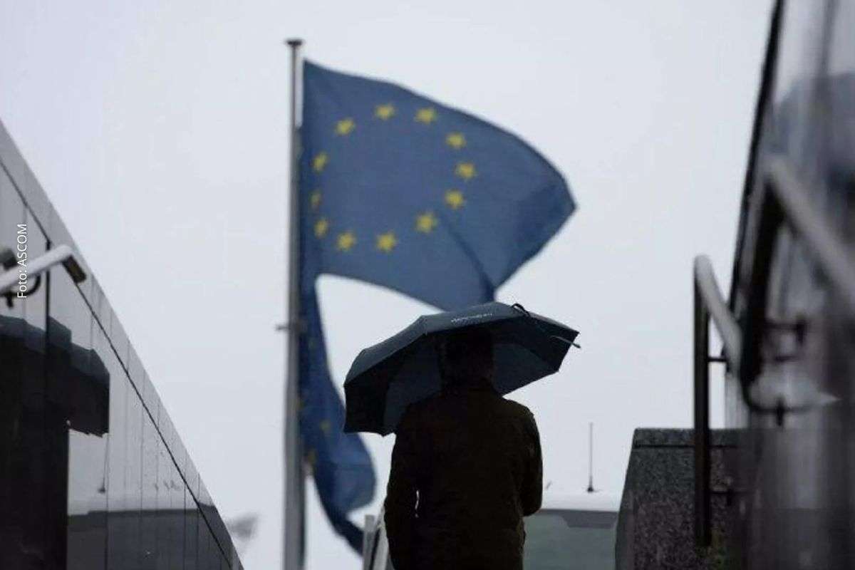 Medidas aprovadas pelo Conselho Europeu atingem comércio, bancos e minerais, enquanto Pequim reage à inclusão de empresas.