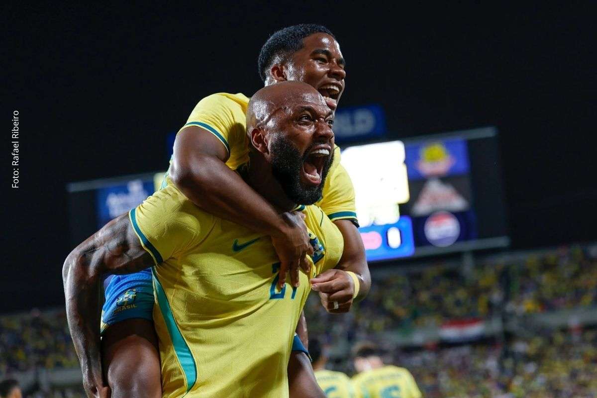 Seleção domina adversário, testa formação com mudanças e define última avaliação antes da lista final.