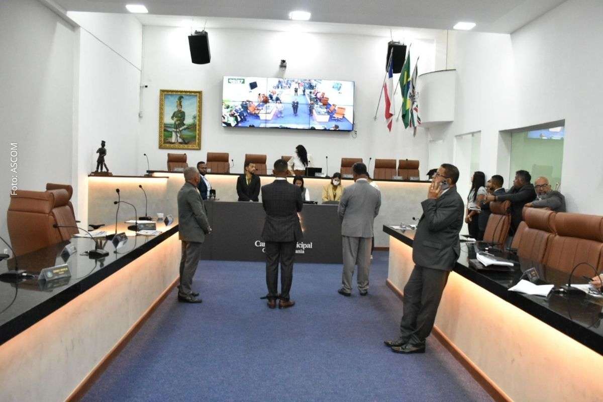 Homenagem ocorreu na sessão de terça-feira (14/04/2026) após solicitação de vereadores.