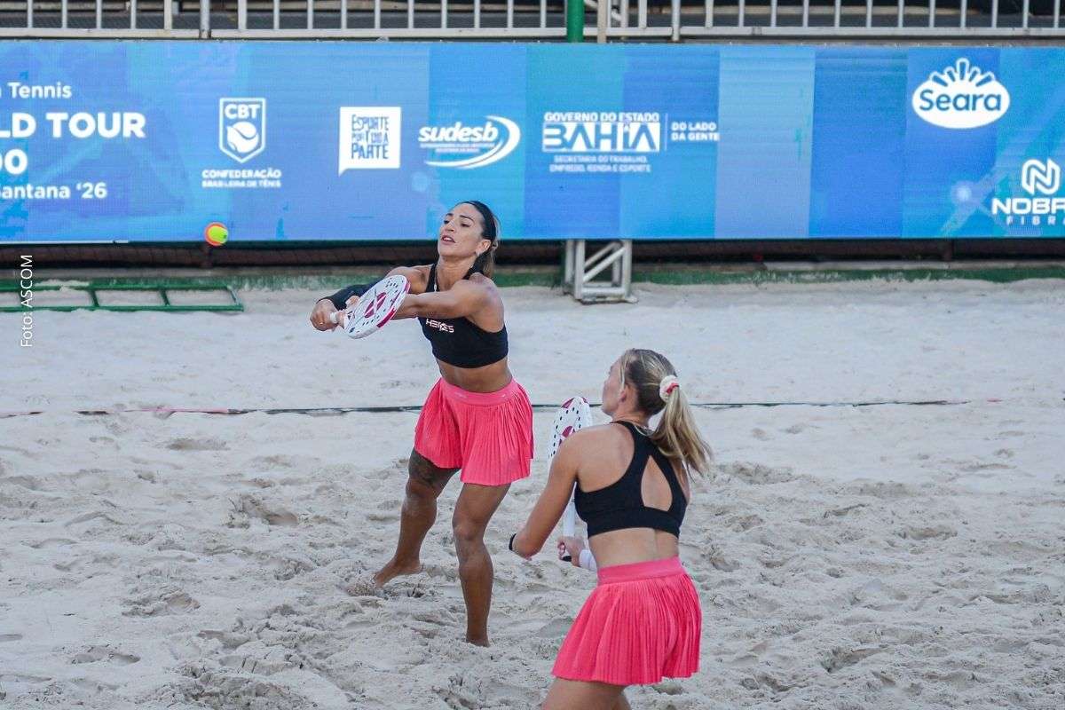 Principais duplas vencem na estreia e garantem vaga na próxima fase do torneio internacional de beach tennis.
