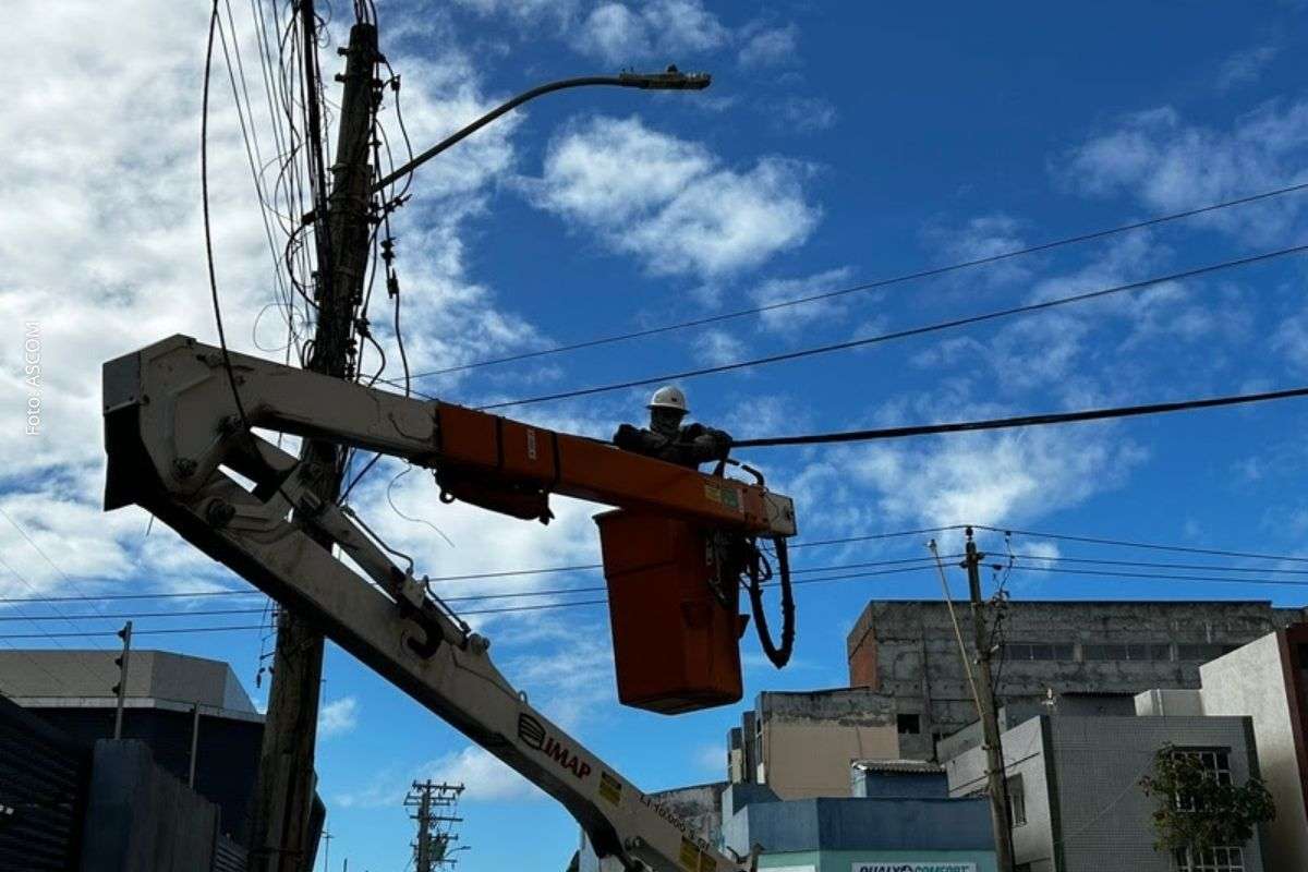 Ação inclui retirada de fios clandestinos, notificações a operadoras e criação de portal para consulta de provedores regulares.