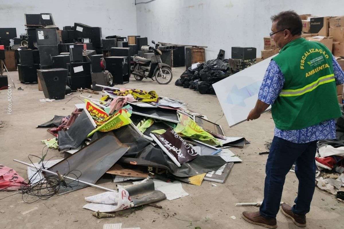 Ação da SEMMAM reforça ordenamento urbano, limpeza de vias públicas e controle de publicidade irregular no município.