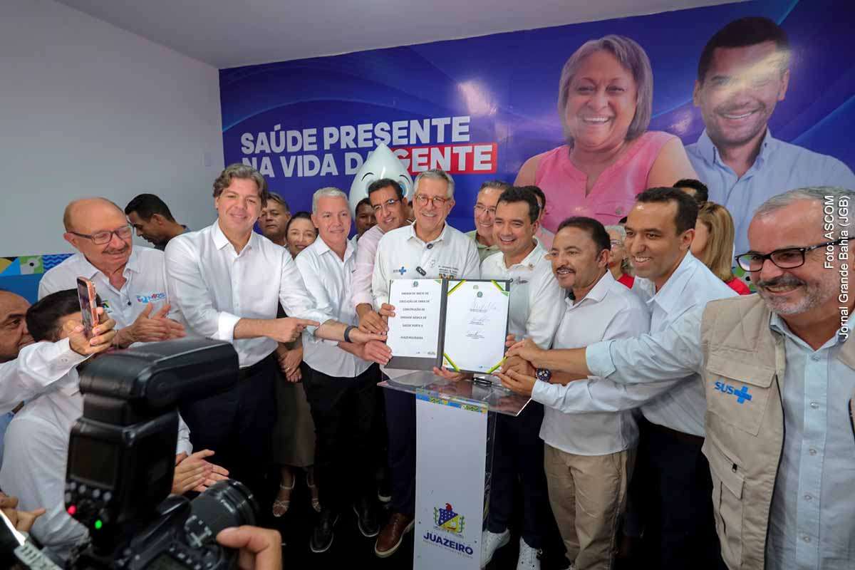 Juazeiro recebeu, em 02/04/2026, novos investimentos na saúde por meio da parceria entre Governo Federal, Estado e município. Foram entregues quatro ambulâncias do Samu, um veículo para Tratamento Fora do Domicílio e assinada a ordem de serviço para construção de uma UBS via Novo PAC. As medidas visam ampliar o atendimento, melhorar o transporte de pacientes e fortalecer a atenção básica, com impacto direto na organização da rede pública local.
