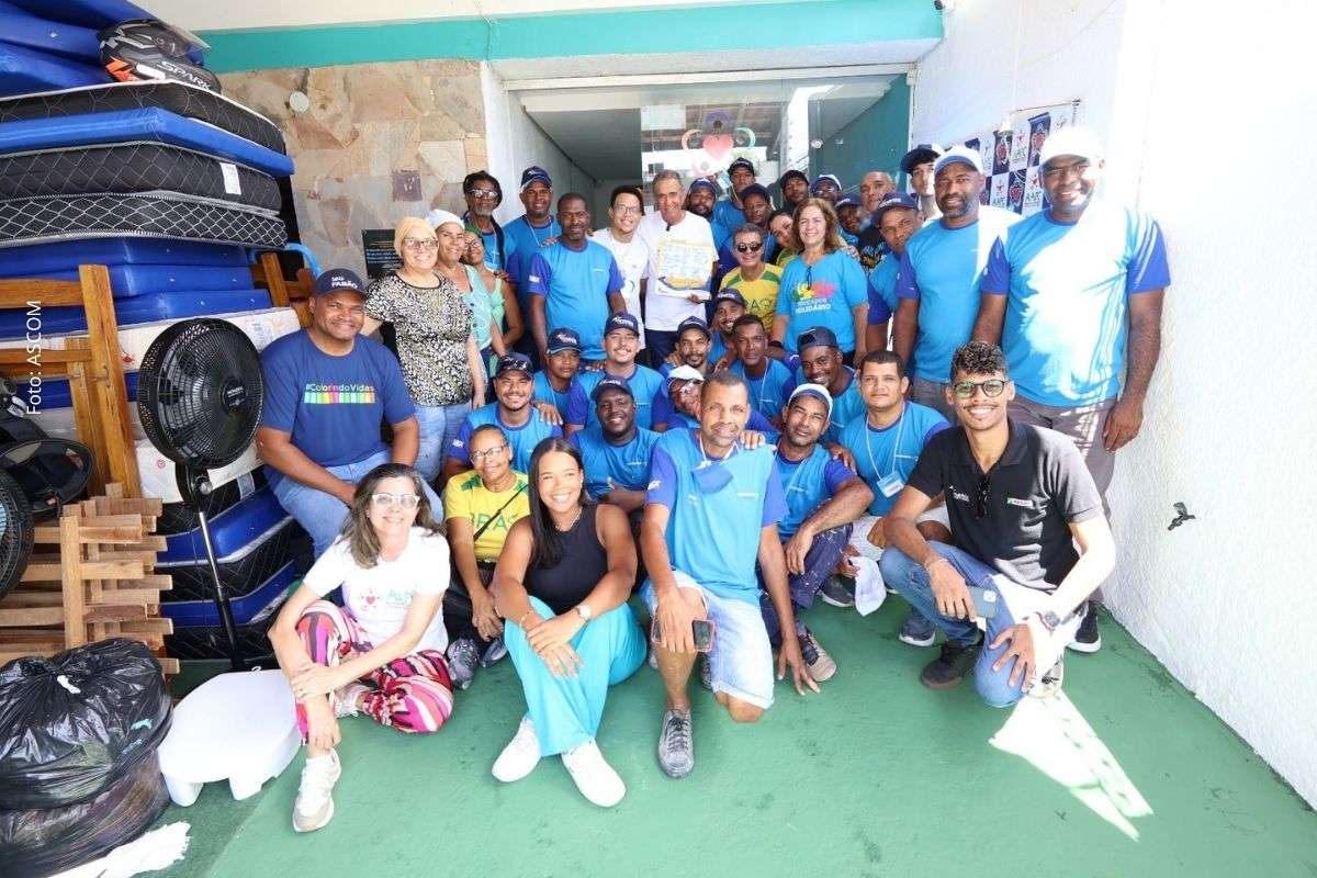 Profissionais capacitados realizaram pintura de ambientes e encerraram formação com atividade prática de impacto social.