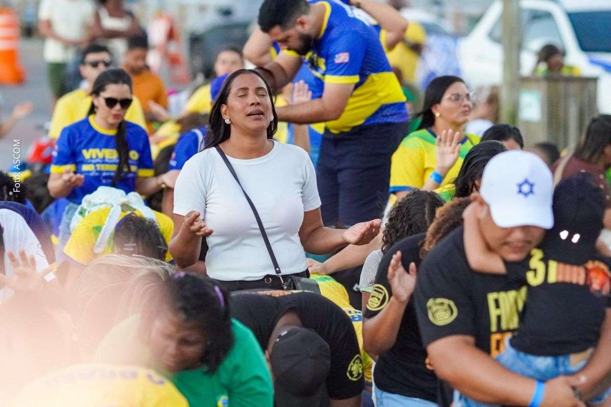 Evento integrou programação religiosa com caminhada, congresso e apresentações musicais na Passarela da Cultura.