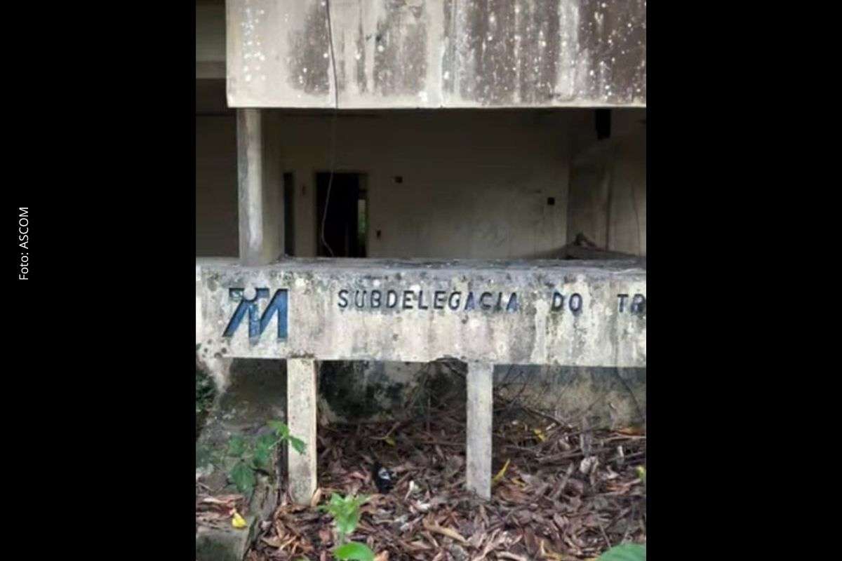 Requerimento aponta riscos à saúde, segurança e ordenamento urbano no bairro Santa Mônica.