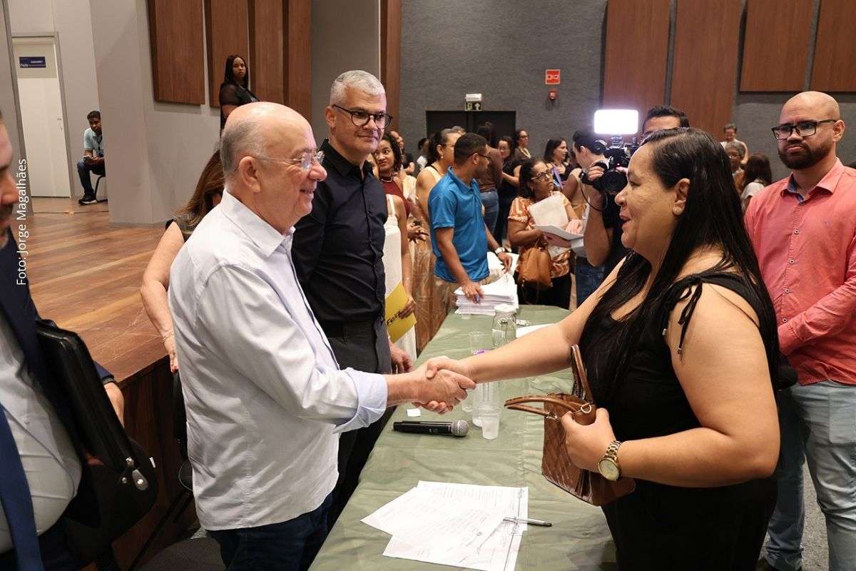 Nomeações visam garantir presença de docentes em sala de aula e fortalecer a rede pública de ensino.