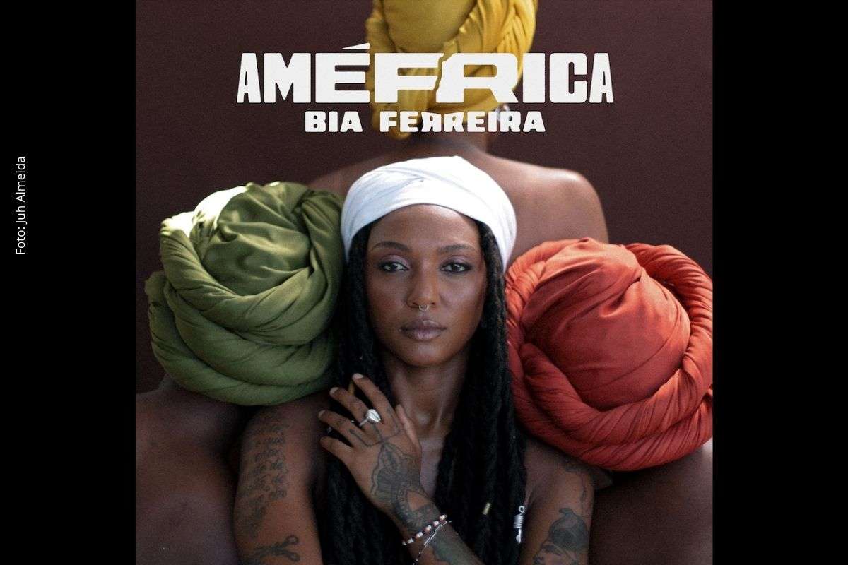 Cantora e compositora apresenta disco com influências afro-caribenhas, reggae, ritmos nordestinos e músicas em quatro idiomas.