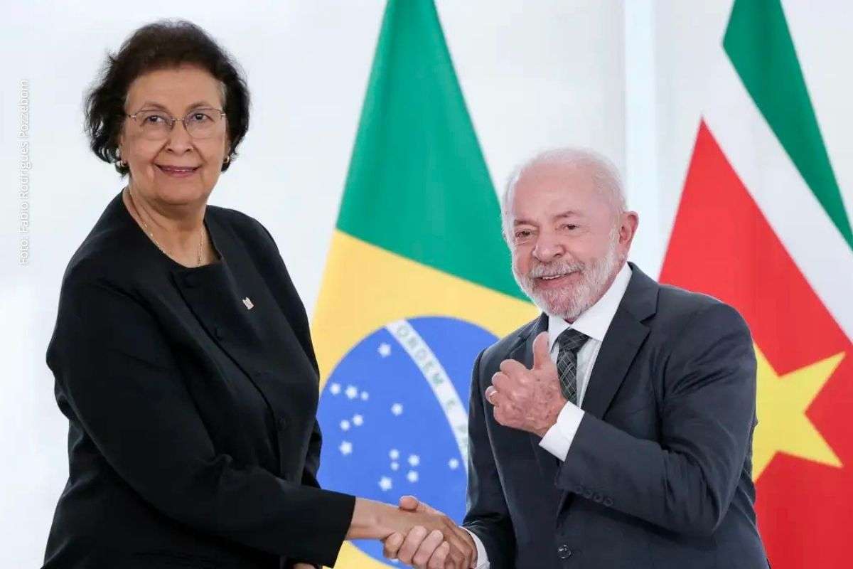 Encontro entre Lula e a presidente Jennifer Geerlings-Simons resultou em 13 acordos e avanço nas negociações comerciais entre os dois países.