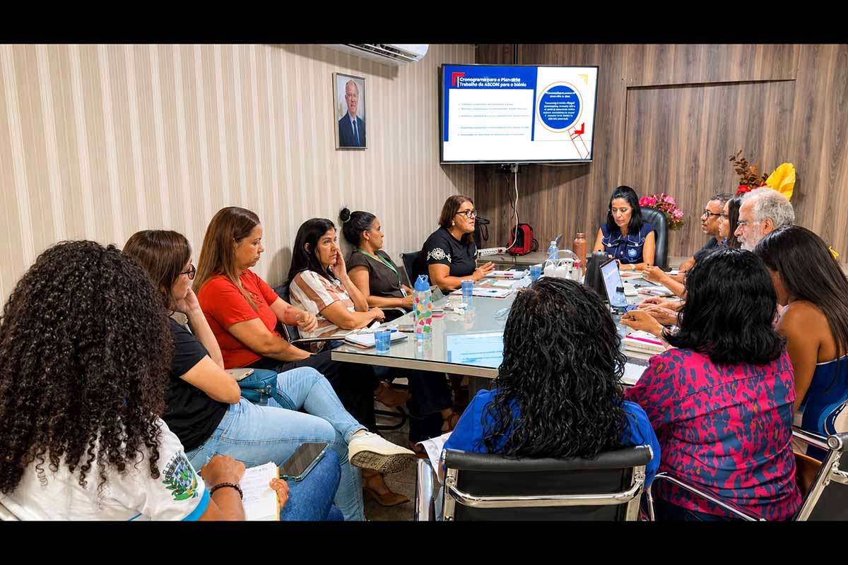 A Câmara Intersetorial de Segurança Alimentar e Nutricional realizou, na terça-feira (19/05/2026), uma reunião para discutir a implementação do Protocolo Brasil Sem Fome em Feira de Santana. O encontro debateu estratégias de combate à fome, integração entre secretarias e ações previstas pelo programa Bahia Sem Fome. A proposta busca fortalecer políticas públicas de segurança alimentar e ampliar o acesso da população à alimentação adequada.