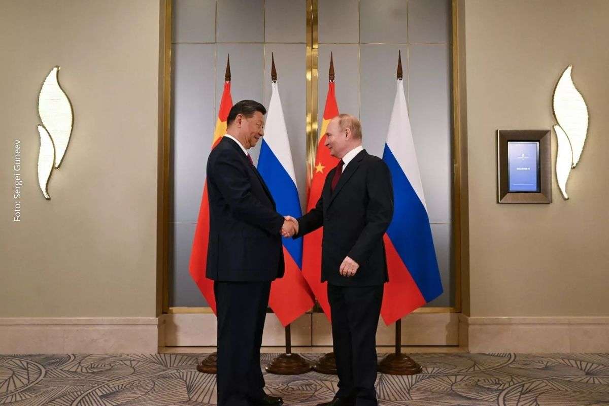 Declarações e acordos entre Rússia e China em Pequim são interpretados como consolidação de cooperação estratégica e rearranjo geopolítico global.