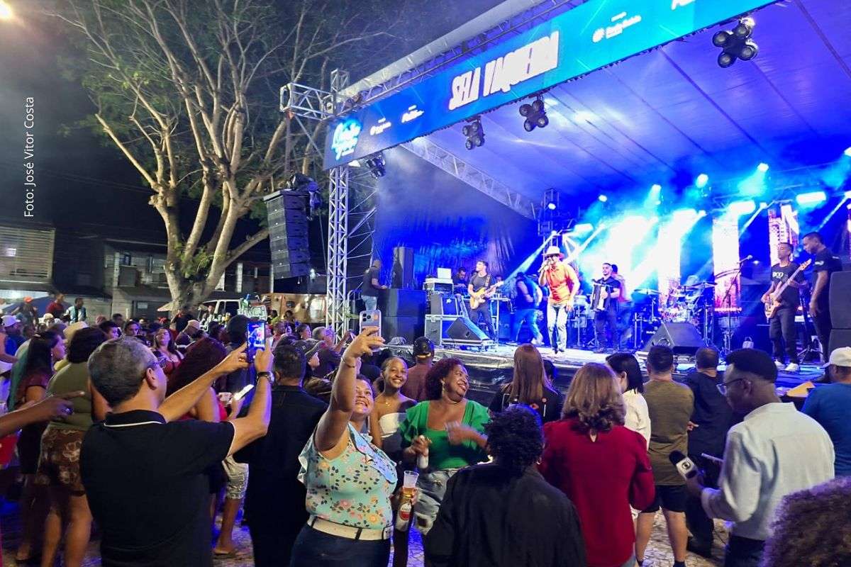 Evento realizado na Praça do Povo, no Parque Ipê, reuniu artistas locais, serviços de saúde e comerciantes ambulantes na quinta-feira (14/05/2026).