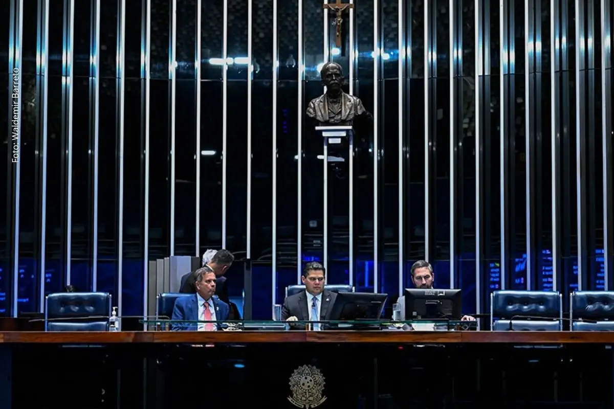 Medida ratificada pelo Senado atualiza normas internacionais sobre responsabilidade civil em acidentes com poluição por óleo no mar.